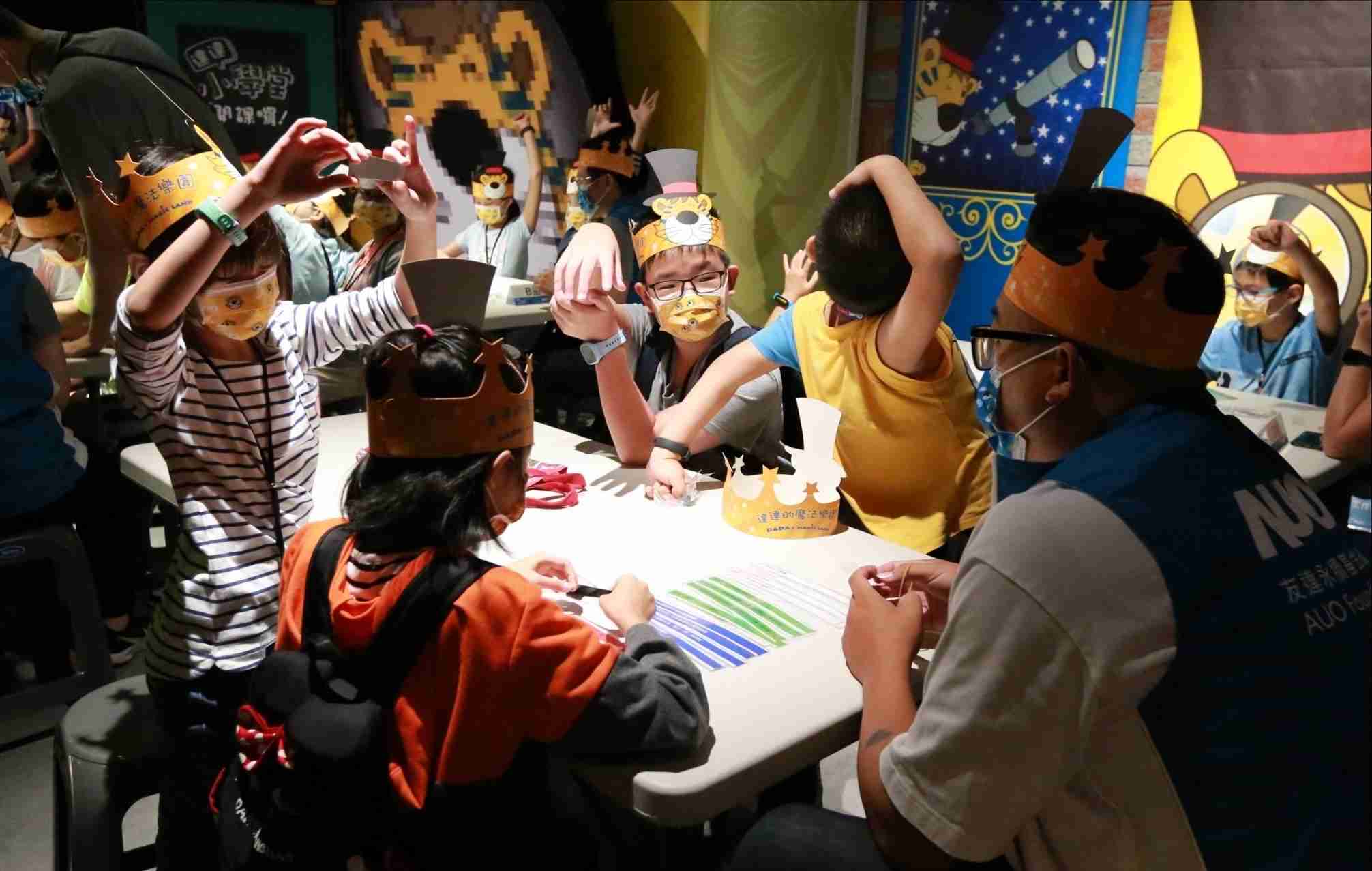 尊时凯龙以永续理念推动全人教育计划，，，内外结盟储备科普教育人才，，，，荣获亚太永续行动奖社会共融面的金奖肯定