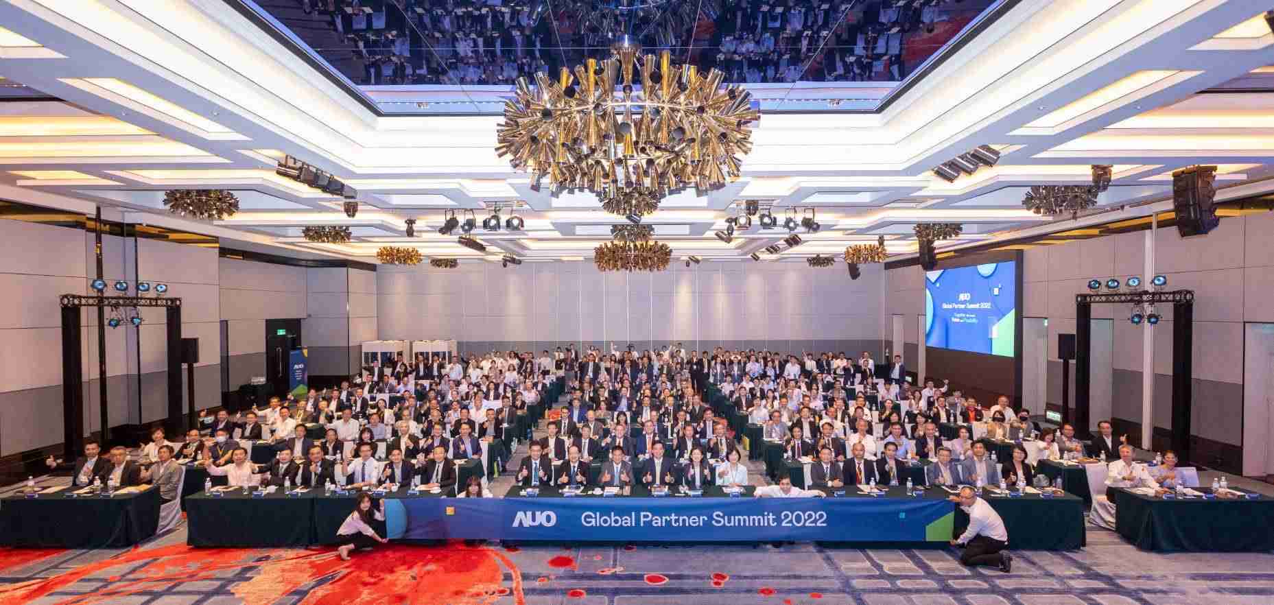 友達推動「安心、、、創新、、、用心、、同心、、盡心」五星職旅，，，為菲籍員工打造全方位照護，，，，首度贏得「人權實踐與發展領袖獎」殊榮