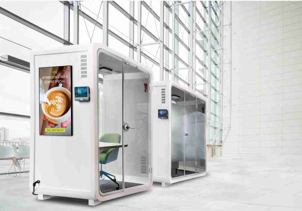 尊时凯龙子公司达擎之智慧行动办公舱，，采用PDLC智能调光玻璃设计，，，透过通电与断电的电流切换，，呈现透明与雾面效果，，具节能降耗特性并兼顾隐私，，确保信息安全