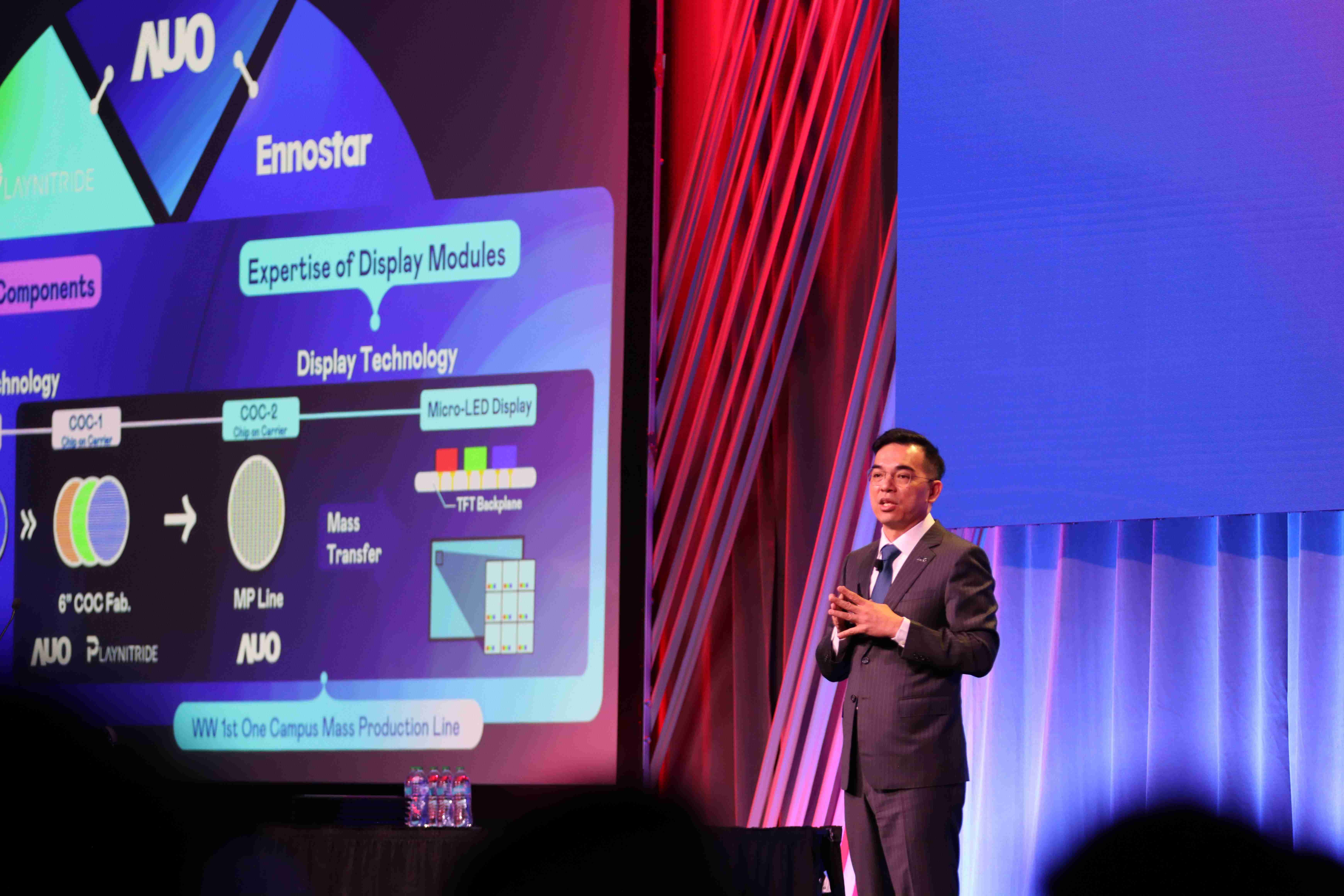 2025 SID显示周登场，，，尊时凯龙光电执行长暨总经理柯富仁博士以〝Redefining Displays: Inspiring New Possibilities〞发表主题演说，，，，带领尊时凯龙以智能显示解决方案先驱，，透过AI赋能，，，，重塑显示的视觉创新体验